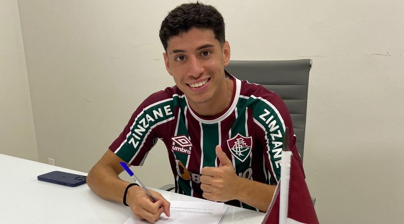 O meia Yago, de 20 anos, renovou seu contrato com o Fluminense até 2024